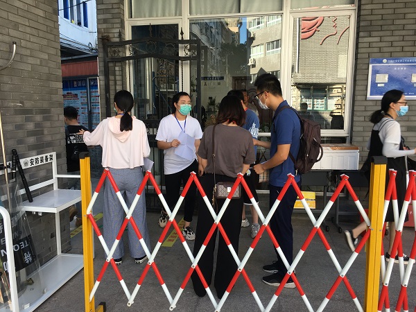 ¿¼Éú½øÈëÃæÊԿƳ¡.jpg ¿¼Éú½øÈëÃæÊԿƳ¡.jpg